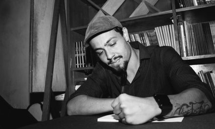 Poeta Igor Calazans lança terceiro livro no Rio de Janeiro