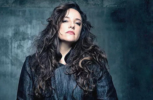 6 poemas de Ana Carolina